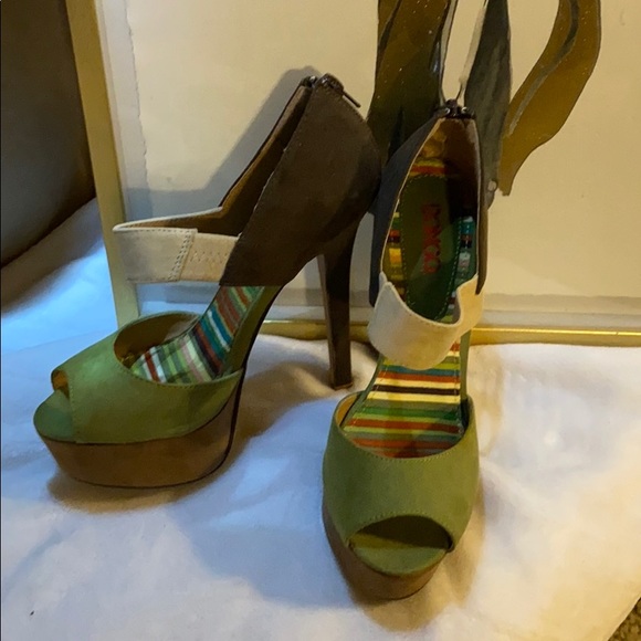 Sandals - Picture 3 of 5